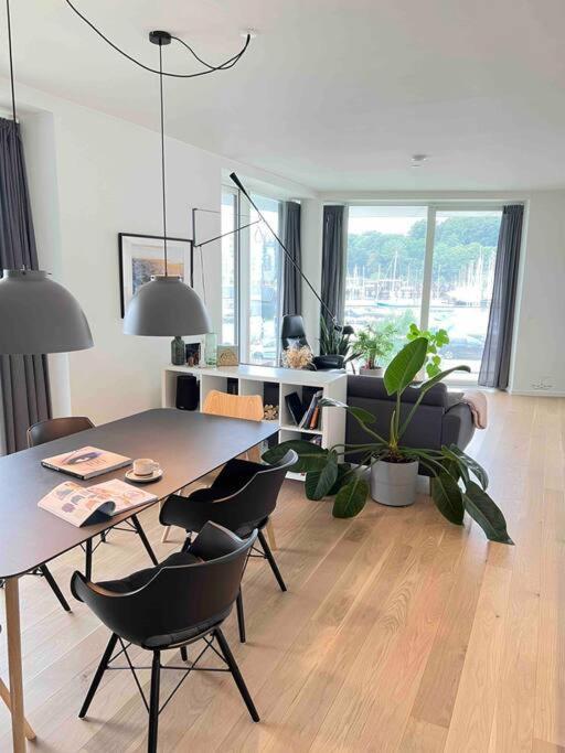 Bo Med Stil Og Udsigt Til Lystbadehavn Århus
