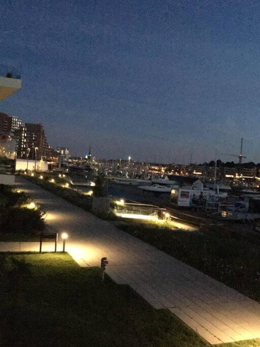 Bo Med Stil Og Udsigt Til Lystbadehavn