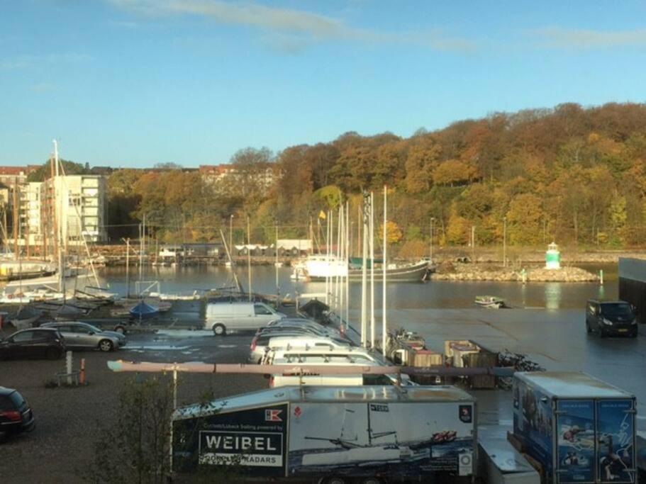 Bo Med Stil Og Udsigt Til Lystbadehavn Århus